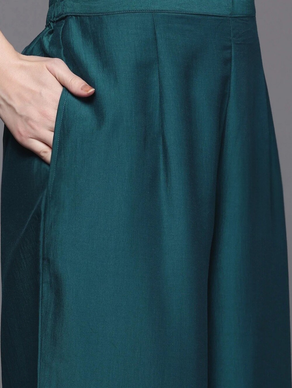 Indian ethic dress/ Elegant Teal Kurta Set with Gold Embroidery & Dupatta - Picture 4 of 5